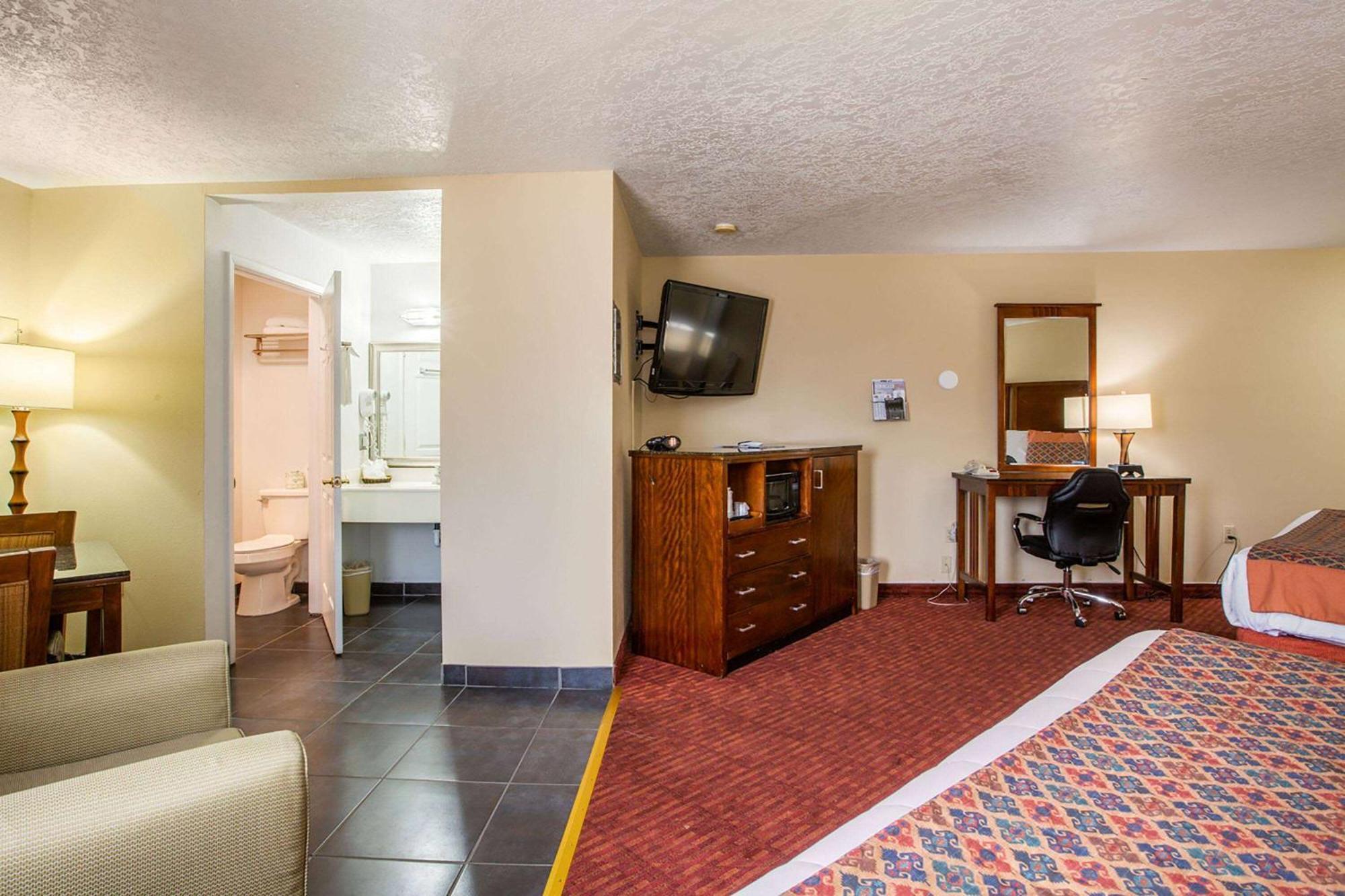 Sandia Peak Inn Old Town Abq, A Howard Johnson By Wyndham 阿尔伯克基 外观 照片