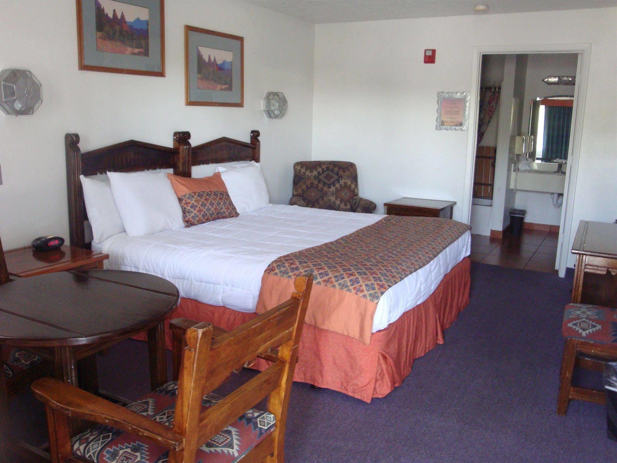 Sandia Peak Inn Old Town Abq, A Howard Johnson By Wyndham 阿尔伯克基 外观 照片