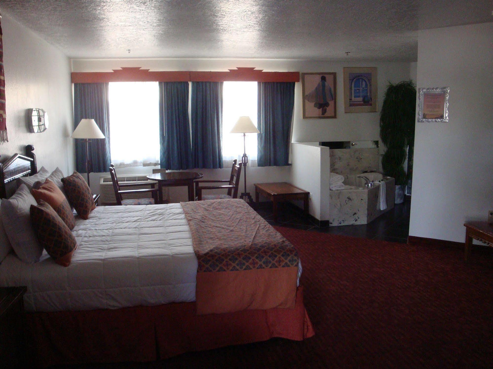 Sandia Peak Inn Old Town Abq, A Howard Johnson By Wyndham 阿尔伯克基 外观 照片