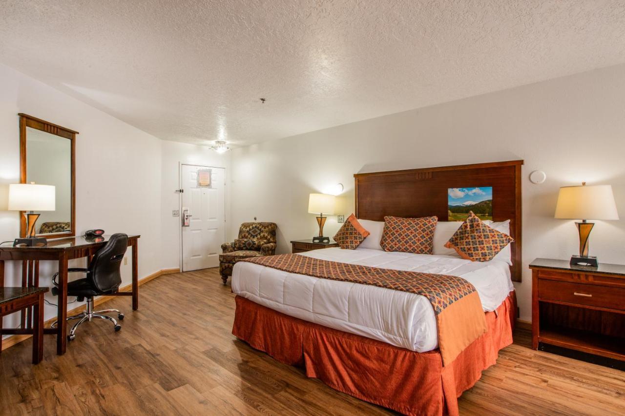 Sandia Peak Inn Old Town Abq, A Howard Johnson By Wyndham 阿尔伯克基 外观 照片