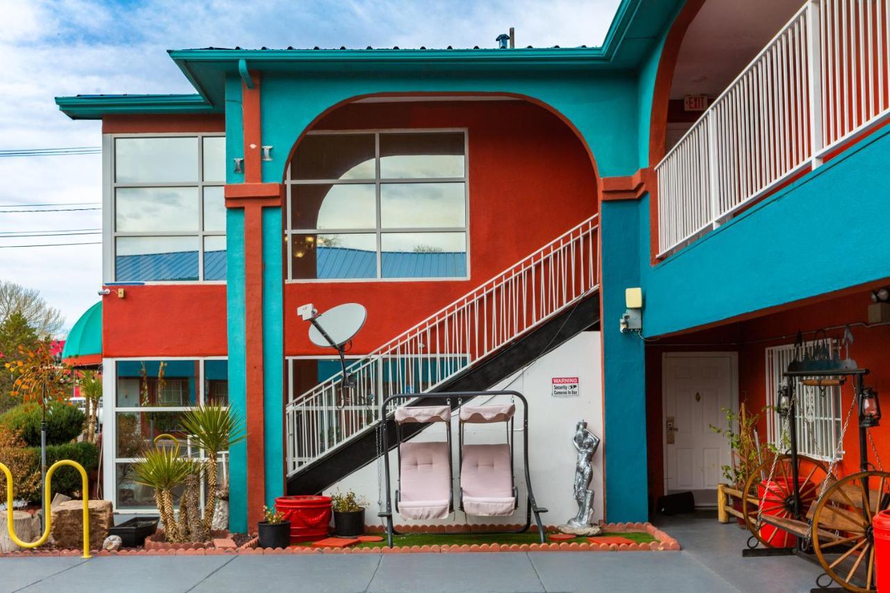 Sandia Peak Inn Old Town Abq, A Howard Johnson By Wyndham 阿尔伯克基 外观 照片