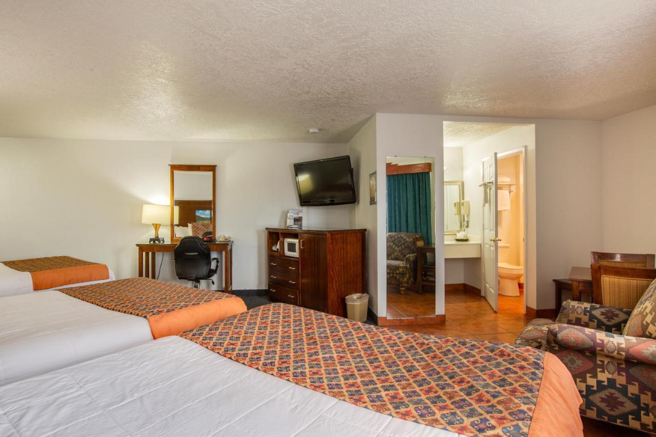 Sandia Peak Inn Old Town Abq, A Howard Johnson By Wyndham 阿尔伯克基 外观 照片