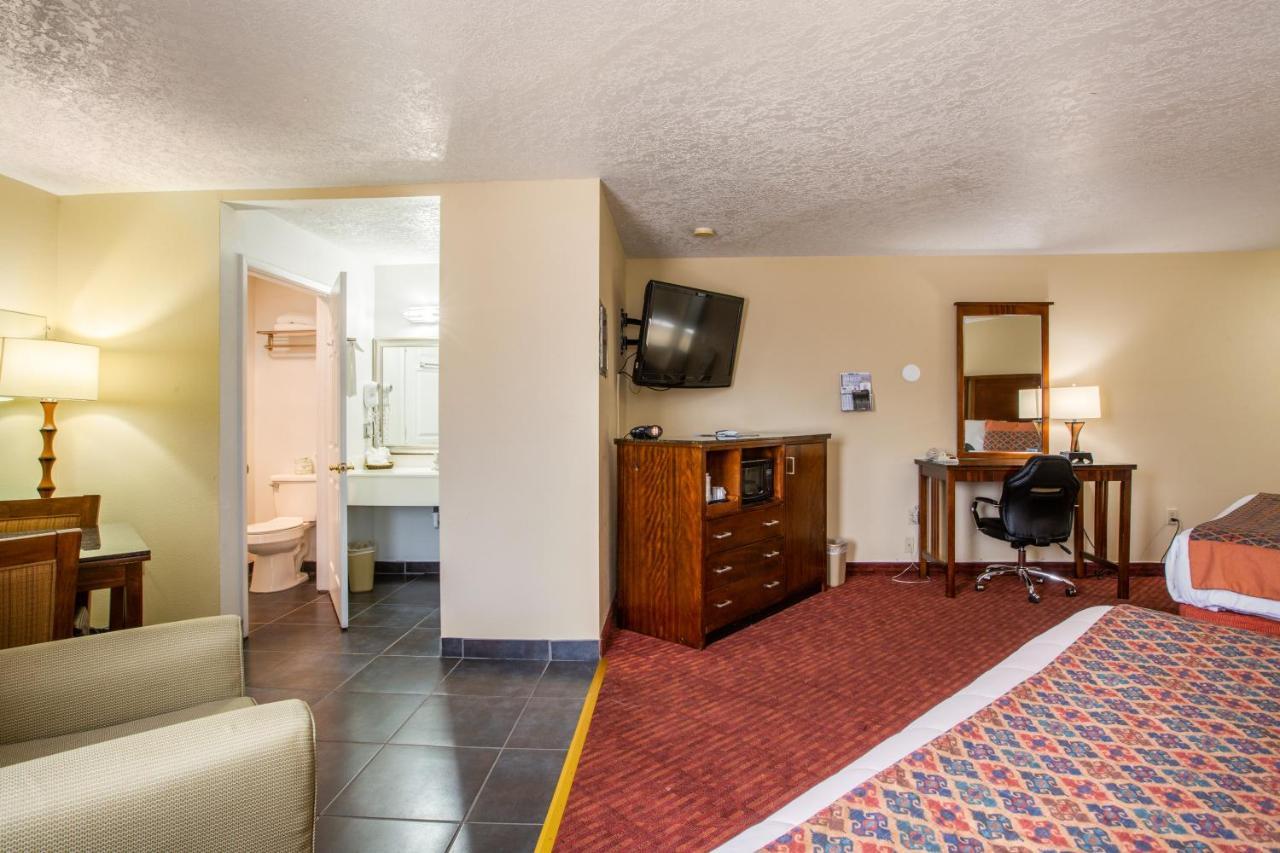 Sandia Peak Inn Old Town Abq, A Howard Johnson By Wyndham 阿尔伯克基 外观 照片