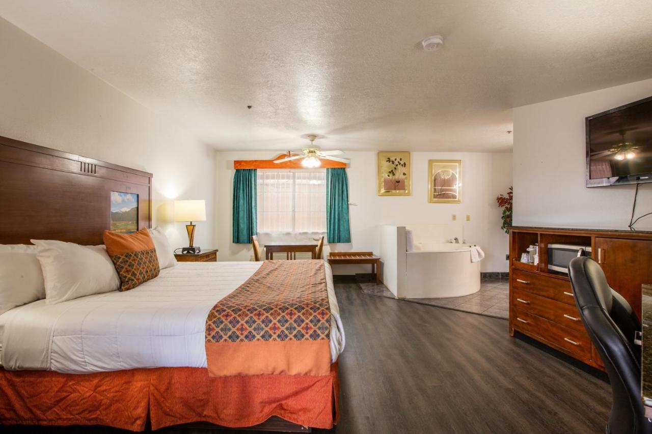 Sandia Peak Inn Old Town Abq, A Howard Johnson By Wyndham 阿尔伯克基 外观 照片