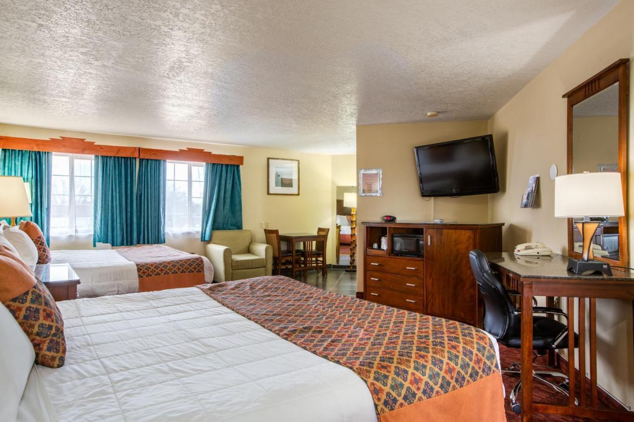 Sandia Peak Inn Old Town Abq, A Howard Johnson By Wyndham 阿尔伯克基 外观 照片