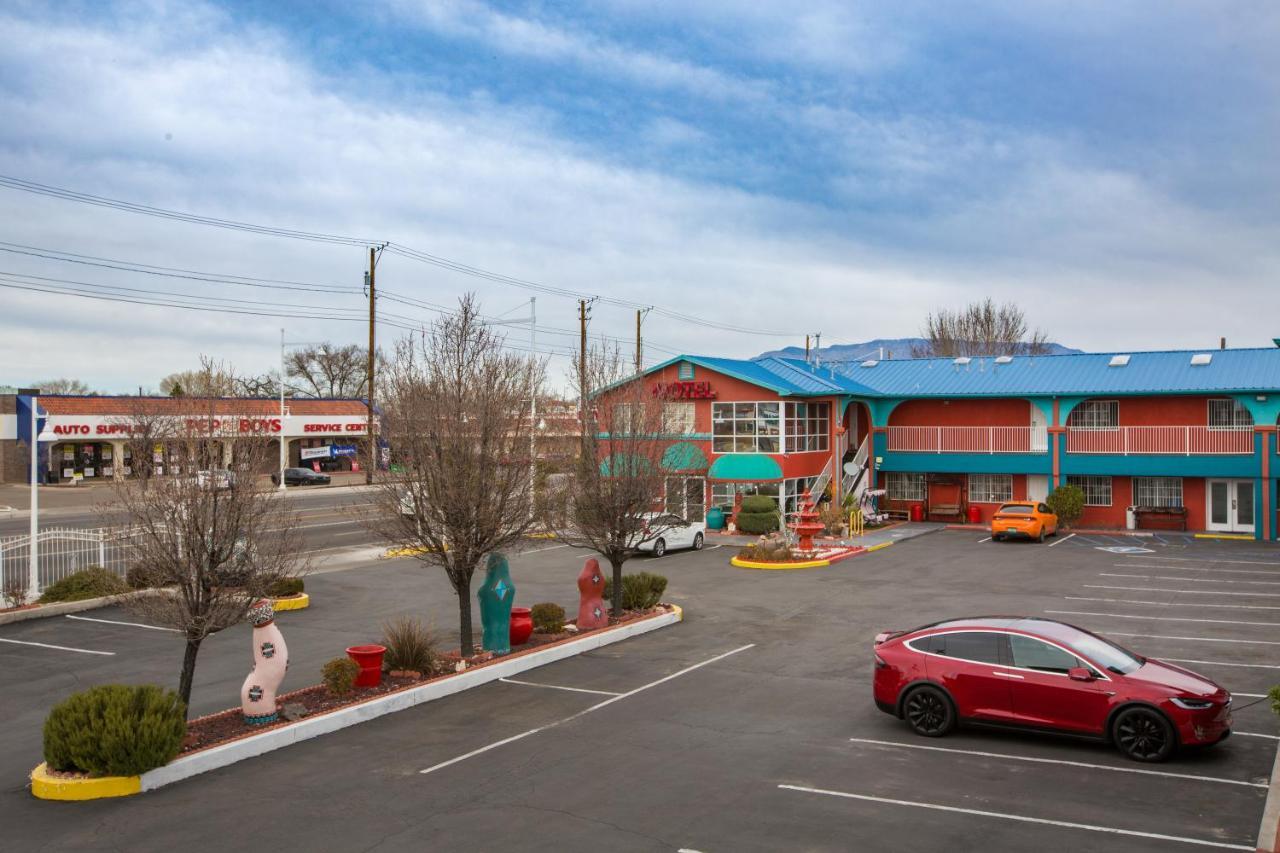 Sandia Peak Inn Old Town Abq, A Howard Johnson By Wyndham 阿尔伯克基 外观 照片