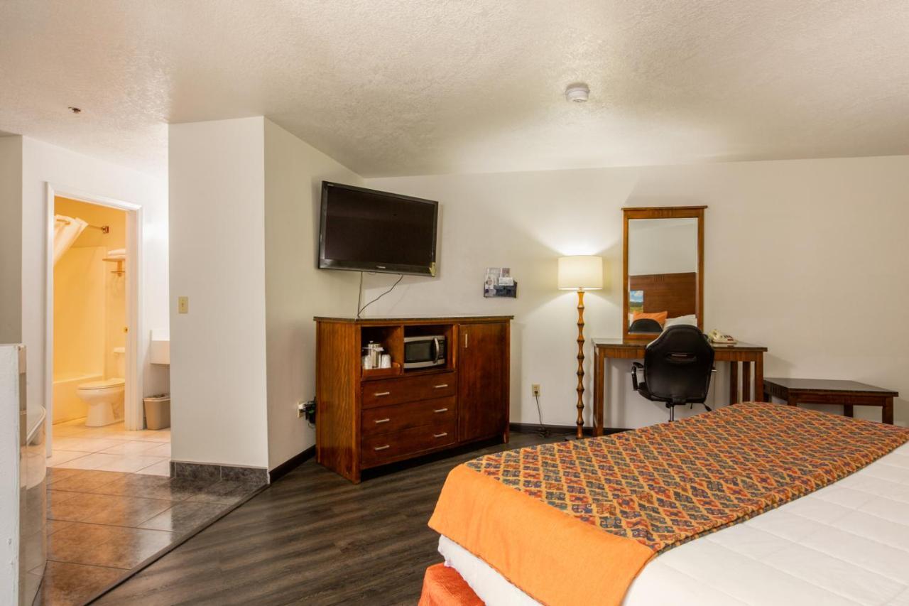 Sandia Peak Inn Old Town Abq, A Howard Johnson By Wyndham 阿尔伯克基 外观 照片